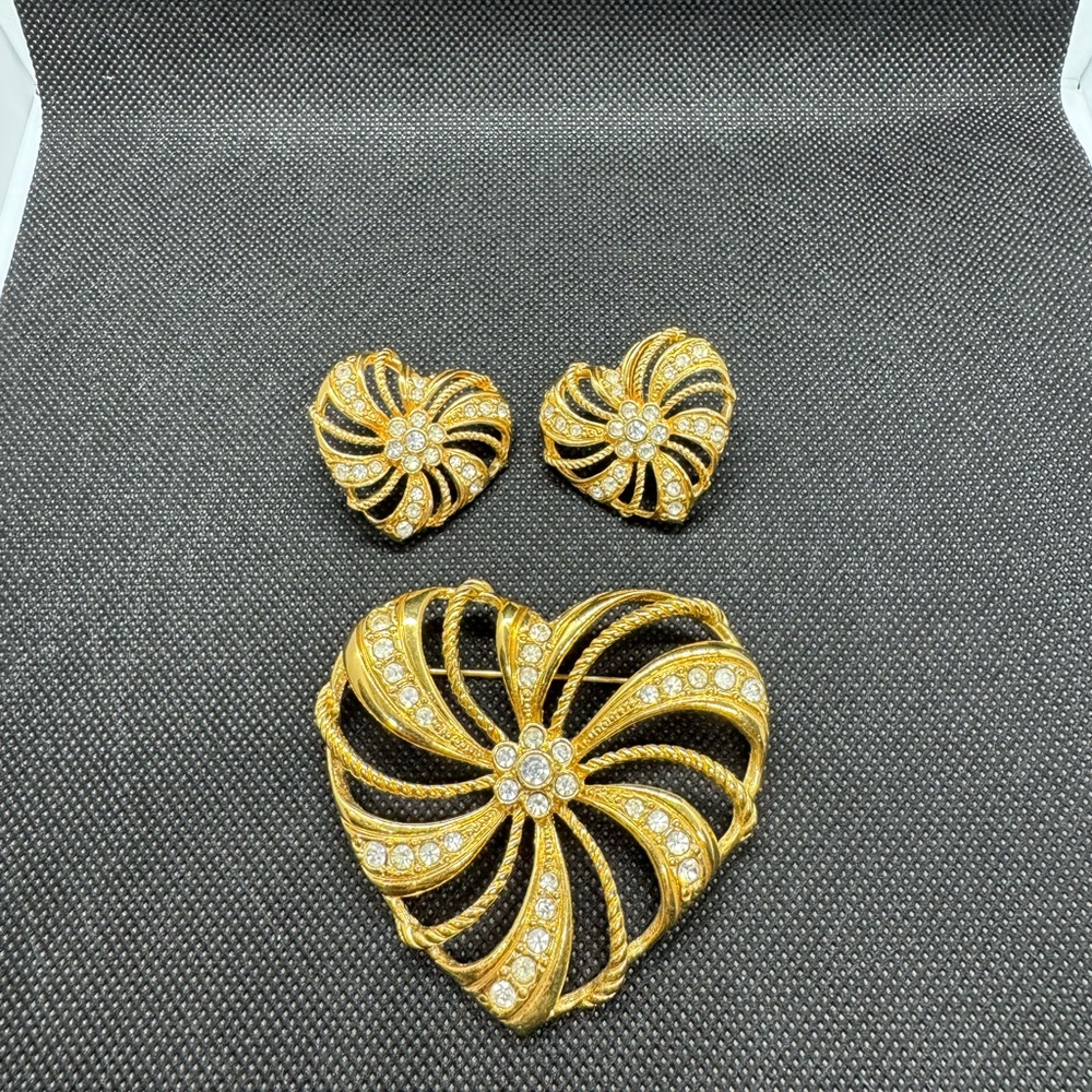 Avon vintage heart brooch and earrings